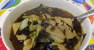 五花肉焖豆腐皮怎么做？步骤和技巧有哪些？