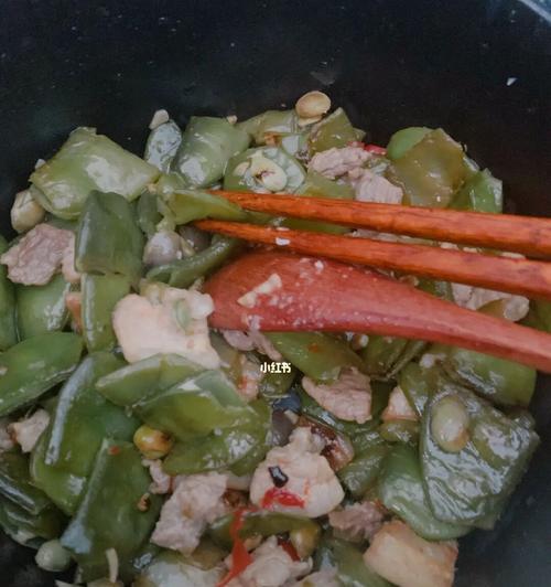 五花肉焖扁豆怎么做？步骤和技巧有哪些？  第3张