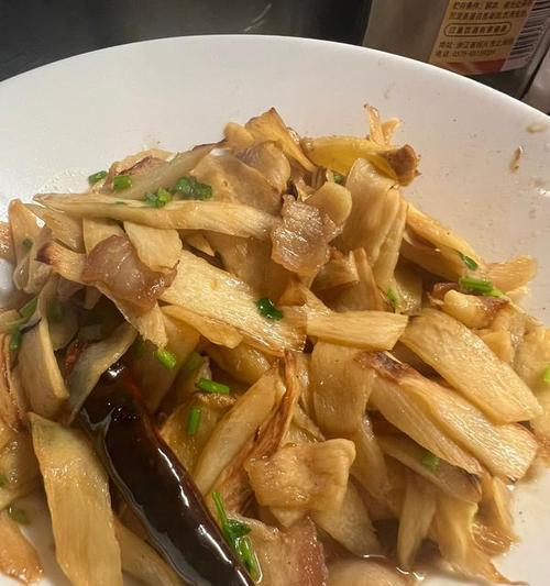 五花肉酱焖茭白怎么做？步骤和技巧有哪些？  第3张