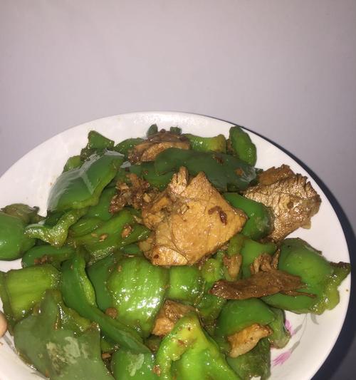 五花肉尖椒怎么做才好吃？有哪些步骤和技巧？  第3张