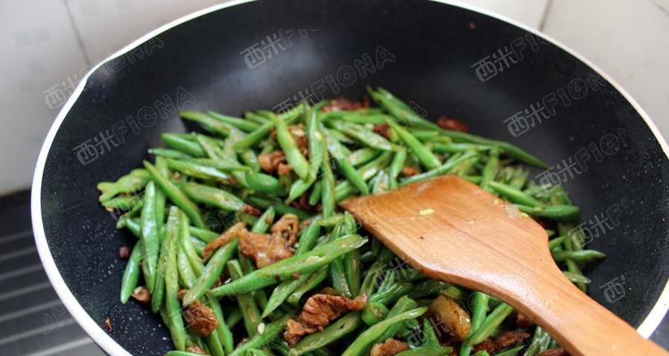 五花肉加蛇豆角闷面怎么做？步骤和技巧有哪些？  第3张