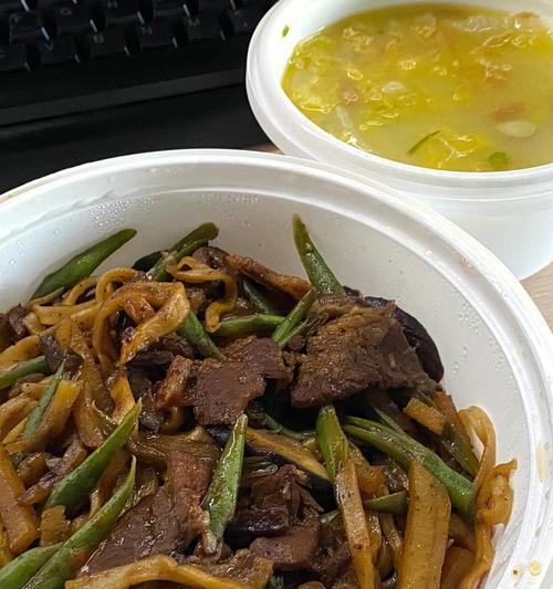 五花肉加蛇豆角闷面怎么做？步骤和技巧有哪些？  第2张