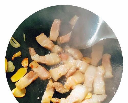 五花肉红烧咸鱼怎么做？步骤和技巧有哪些？  第3张