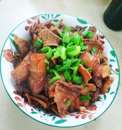 五花肉炖鲜竹笋怎么做？步骤和技巧有哪些？  第2张