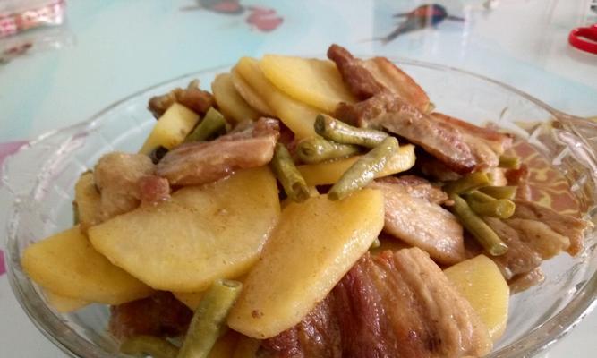 五花肉炖土豆怎么做？步骤和技巧有哪些？