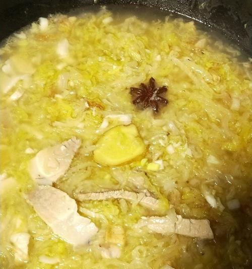 五花肉炖酸菜怎么做？步骤和技巧有哪些？
