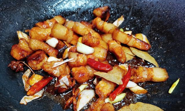 五花肉炖水萝卜怎么做？步骤和技巧有哪些？  第1张