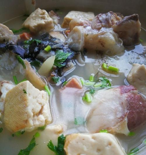 五花肉炖胖头鱼头怎么做？步骤和技巧有哪些？  第2张