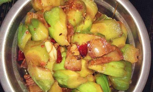 五花肉炖苦瓜怎么做才好吃？步骤和技巧是什么？
