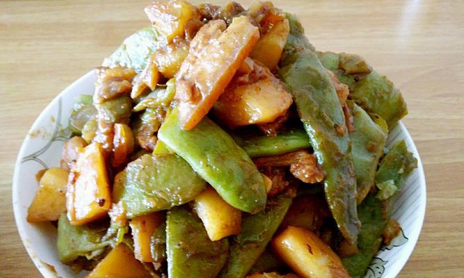 五花肉炖豆角怎么做？炖多久豆角才会更入味？