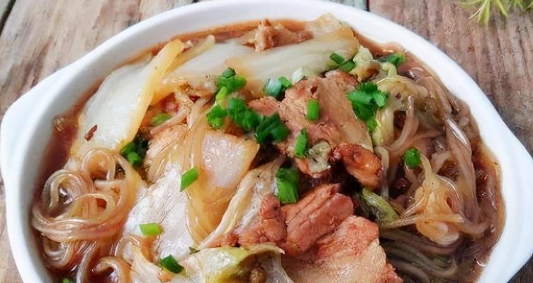 五花肉炖粉条蘑菇怎么做？步骤和技巧是什么？