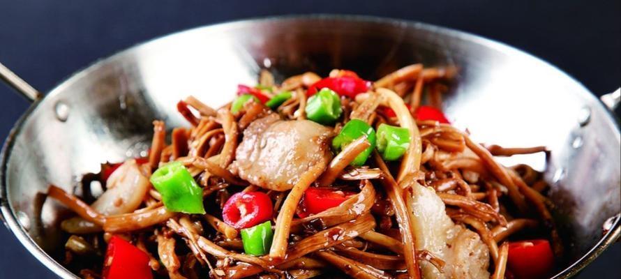 五花肉炖茶树菇怎么做？步骤和技巧有哪些？