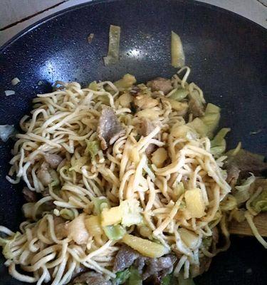 五花肉豆角焖面怎么做？步骤和技巧有哪些？  第2张