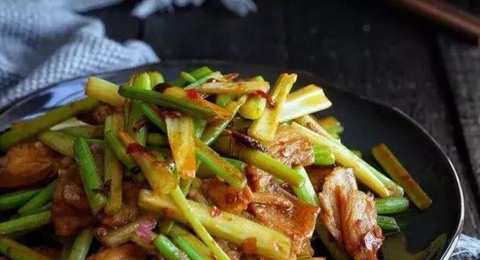 五花肉炒西芹怎么做？步骤和技巧有哪些？