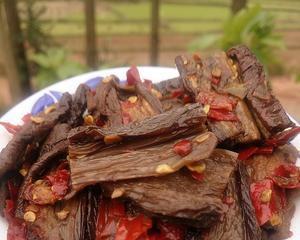 五花肉炒坛子菜酸辣椒茄子干怎么做？步骤和技巧是什么？  第3张