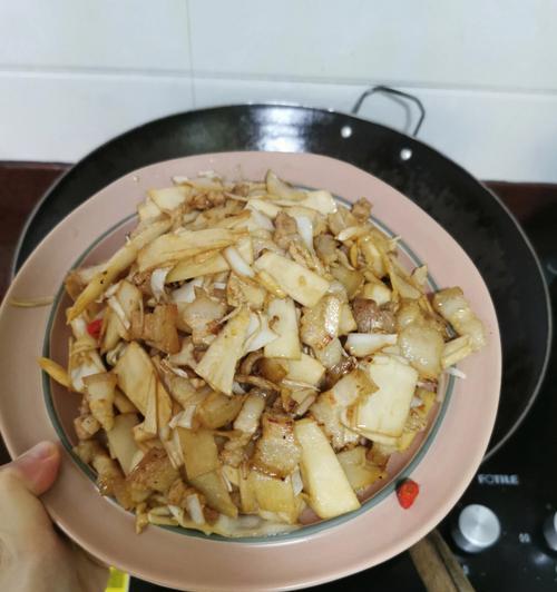 五花肉炒笋尖怎么做？步骤和技巧有哪些？