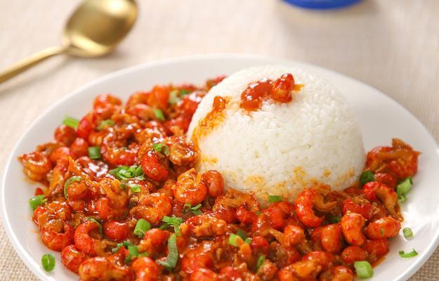爽口火腿蛋盖饭怎么做？详细步骤和技巧是什么？