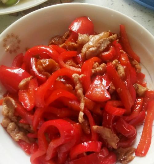 青红辣椒丝瓜炒肉怎么做？步骤和技巧有哪些？  第2张