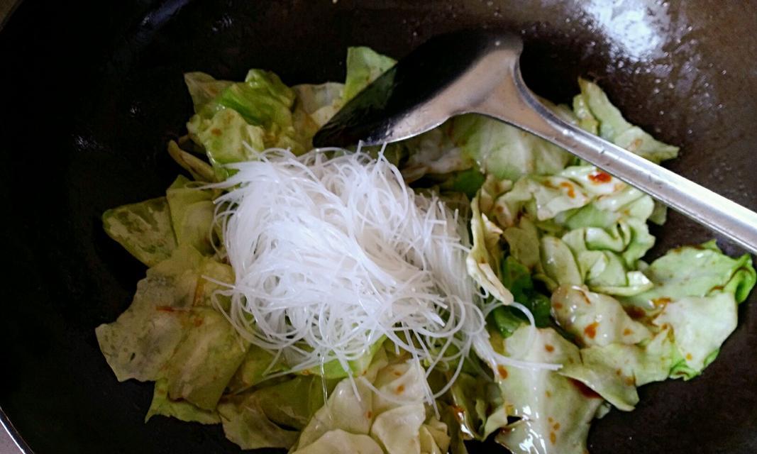 包菜粉丝炒蛋怎么做？步骤和技巧是什么？  第3张