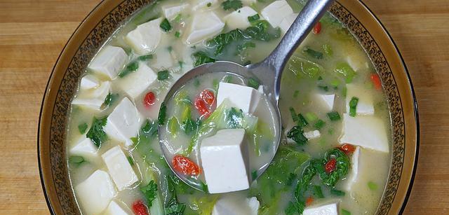 白菜豆腐汤怎么做？有哪些步骤和技巧？