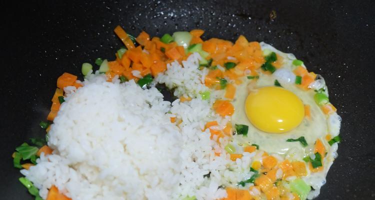 上海青蛋炒饭怎么做？步骤详解和常见问题解答？  第2张
