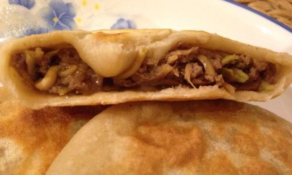 猪肉洋葱馅饼怎么做？步骤和技巧有哪些？