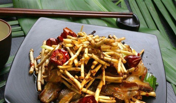 折耳根炒腊肉怎么做？步骤详解和常见问题解答？  第2张