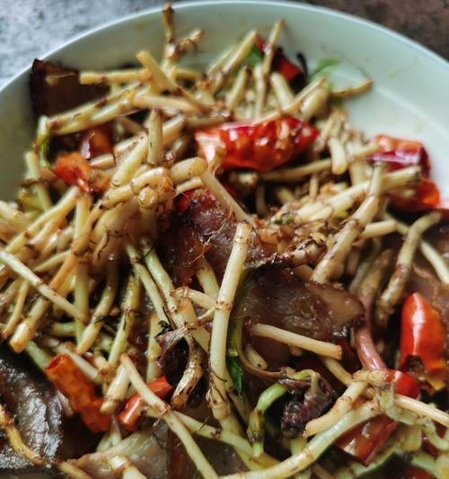 折耳根炒腊肉怎么做？步骤详解和常见问题解答？  第3张