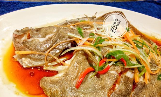 清蒸柠檬多宝鱼的做法是什么？如何确保鱼肉鲜嫩多汁？