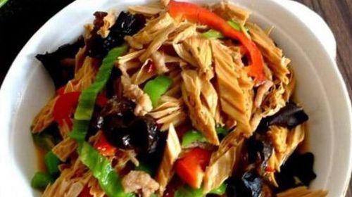 青椒腐竹炒牛肉的做法是什么？如何做出美味的青椒腐竹炒牛肉？
