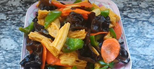 青椒腐竹炒牛肉的做法是什么？如何做出美味的青椒腐竹炒牛肉？  第2张