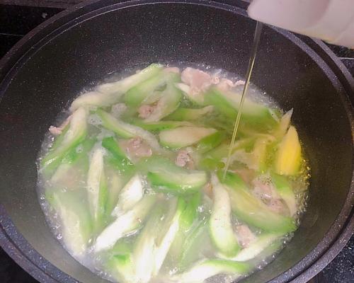 猪肉汤怎么做才鲜美？有哪些步骤和技巧？  第2张