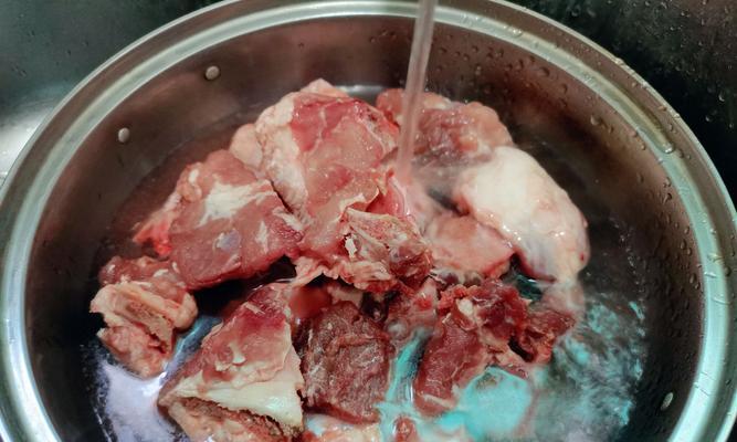 猪肉汤怎么做才鲜美？有哪些步骤和技巧？  第3张