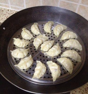猪肉洋葱饺子怎么做？详细步骤和技巧是什么？