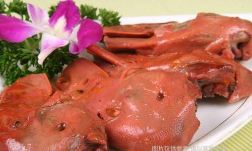 特色卤鸭腿鸭头的做法是什么？如何在家轻松制作？