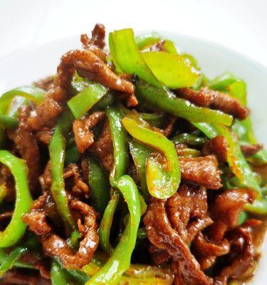肉丝尖椒块的做法是什么？如何快速做出美味的肉丝尖椒块？  第2张