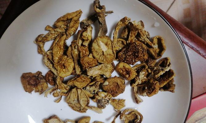 山蘑小白菜怎么做？有哪些步骤和技巧？  第3张
