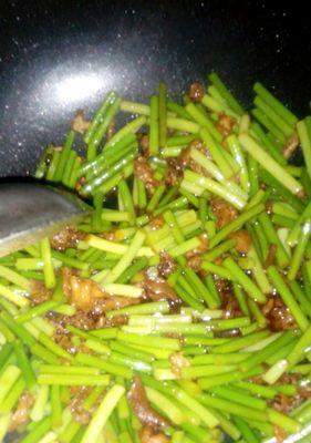蒜苔炒肉末怎么做？步骤和技巧有哪些？
