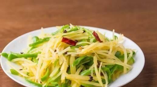 清炒土豆圆椒丝怎么做？步骤和技巧有哪些？  第2张