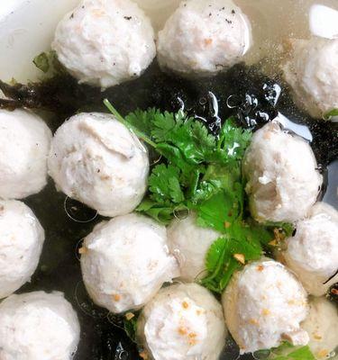 手打鱼丸的做法是什么？如何在家轻松制作美味鱼丸？  第2张