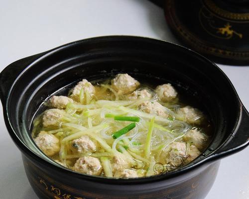 青萝卜鸡蛋手擀面汤怎么做？有哪些步骤和技巧？