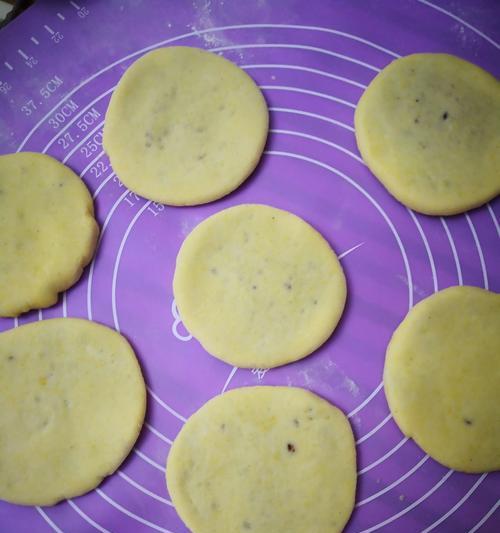 玉米面小饼怎么做？有哪些简单易学的做法？  第3张