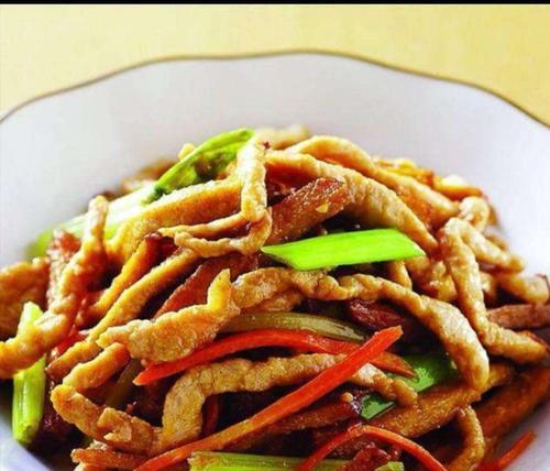 三色炒肉怎么做？步骤和技巧是什么？  第2张
