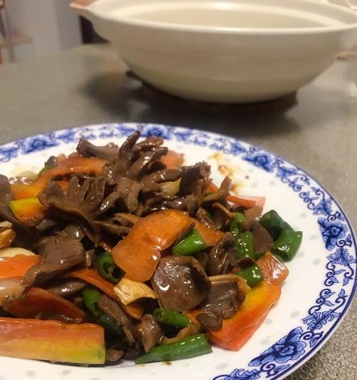 青椒炒鸭胗的做法是什么？如何做出美味的青椒炒鸭胗？  第2张
