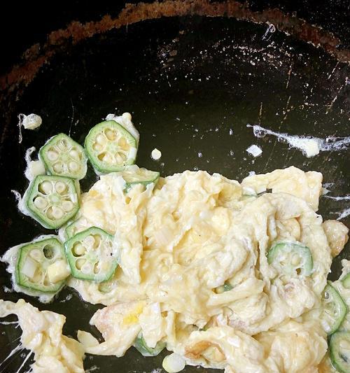 秋葵炒鸭蛋怎么做？步骤和技巧有哪些？  第2张