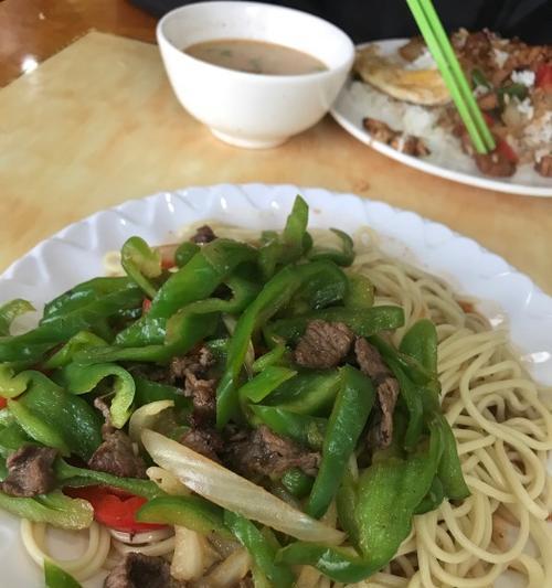 菠萝咕噜肉盖浇面怎么做？步骤和技巧是什么？  第1张