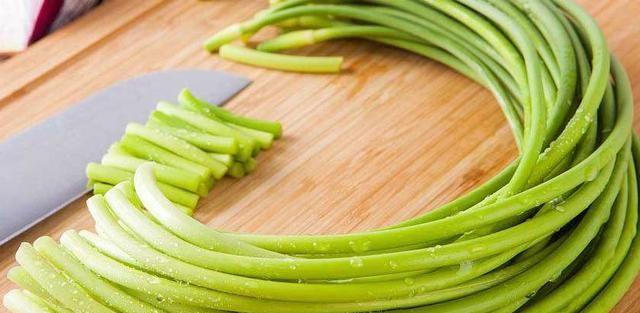 蒜苔肉丝捞面怎么做？步骤详解和常见问题解答？  第2张