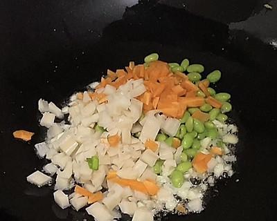 青椒炒谷物米饭怎么做？步骤和技巧有哪些？