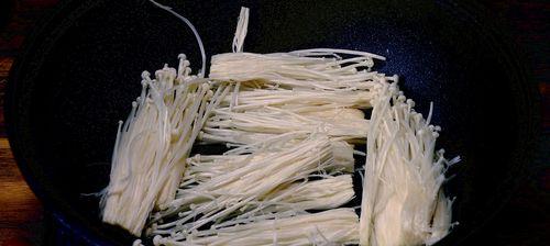 娃娃菜爱上金针菇的做法是什么？如何做出美味的娃娃菜金针菇？  第3张