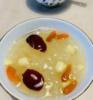 银耳莲子雪梨汤怎么做？有哪些健康益处？  第2张